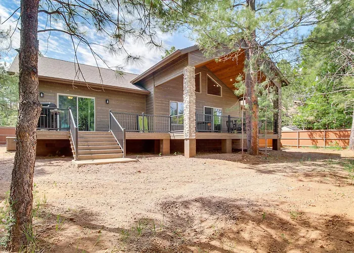 Fire Pit + Deck: Airy Near Pinetop Lakes Holiday home