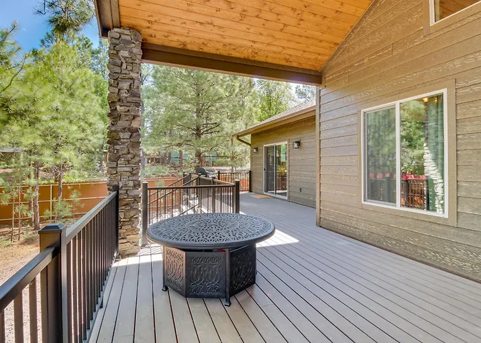 Fire Pit + Deck: Airy Near Pinetop Lakes Holiday home *