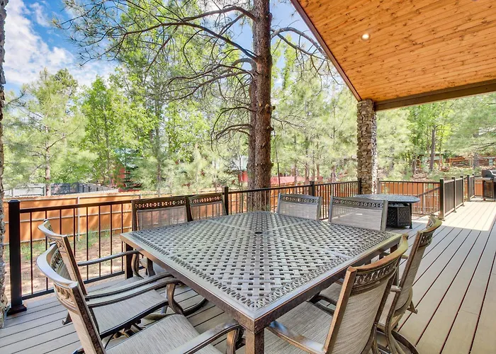 Fire Pit + Deck: Airy Near Pinetop Lakes Holiday home *